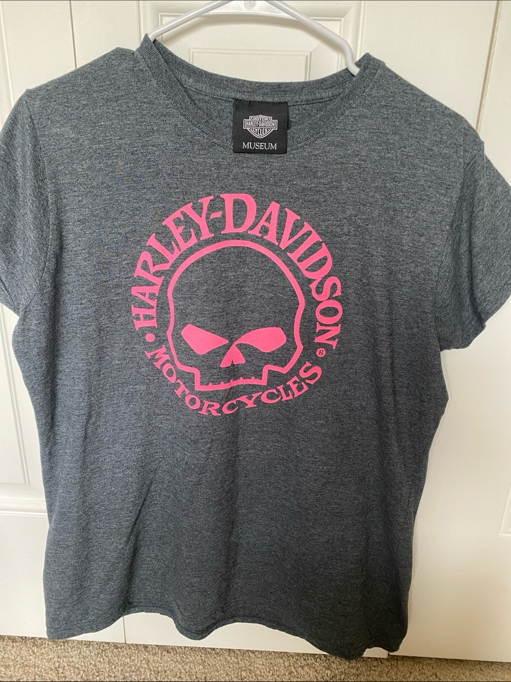 Harley-Davidson Gray Tee with Pink Skull Graphic